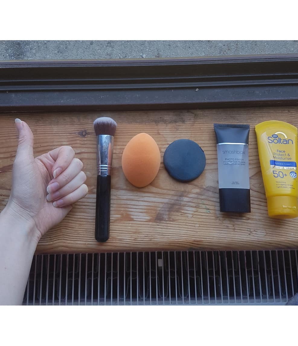 Does applying makeup affect sunscreen